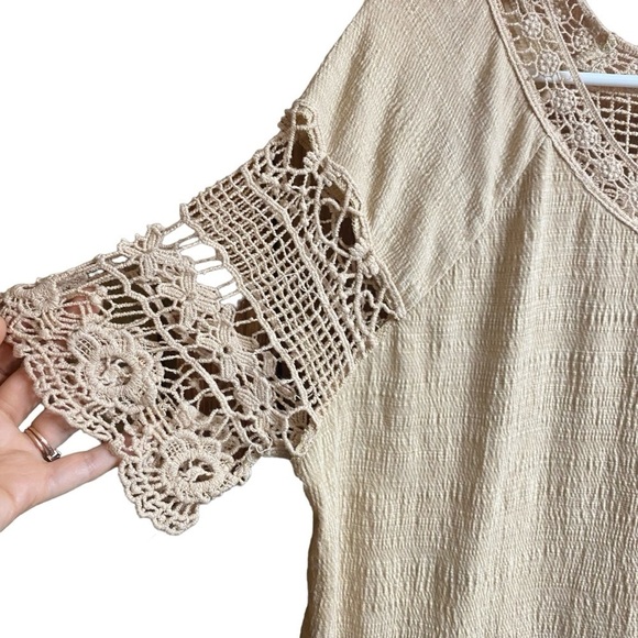 Umgee Tan Crochet Boho Lace Short Sleeve Hi Low Blouse Top Size Small - Picture 3 of 5